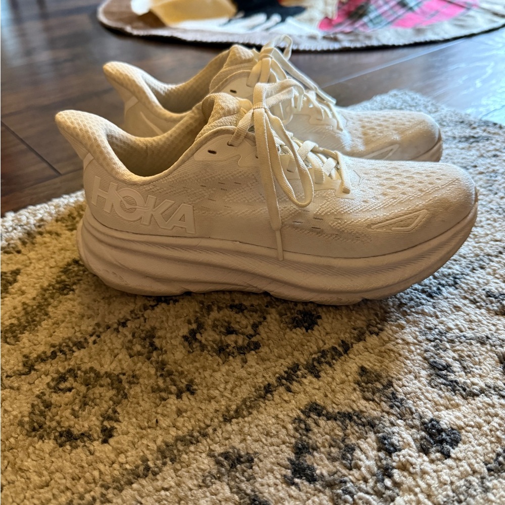 Home Women’s Clifton 9 Sneakers
